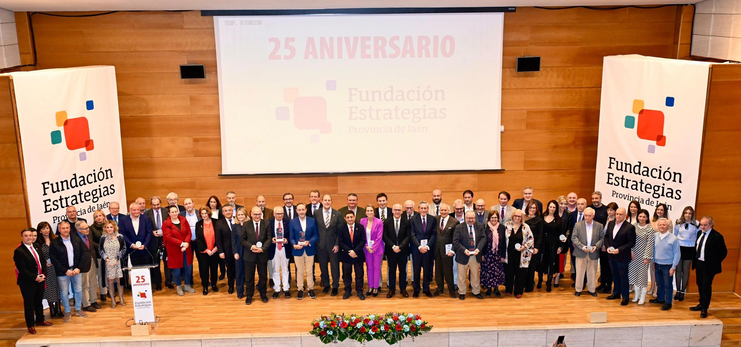 La Fundación Estrategias celebra su 25º aniversario con una gala en la que se han dado cita casi 300 jiennenses de todos los ámbitos
