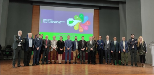 Participantes y miembros de la organización del I Encuentro Ciencia-Tecnología-Empresa de la provincia de Jaén